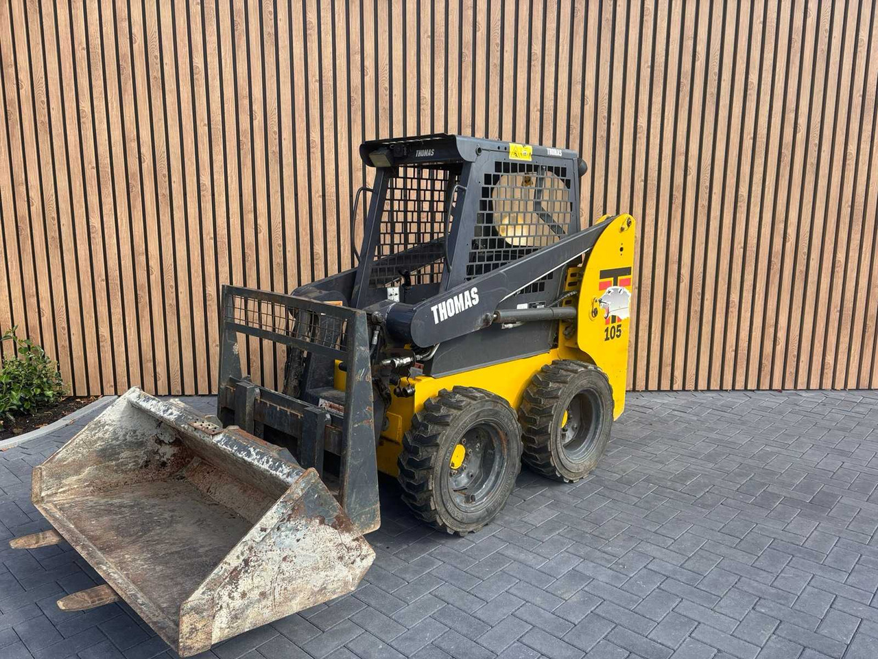 THOMAS - T105 - SKID STEER LOADER - اللودر المجنزر صغير: صورة 1 THOMAS - T105 - SKID STEER LOADER - اللودر المجنزر صغير: صورة 1
