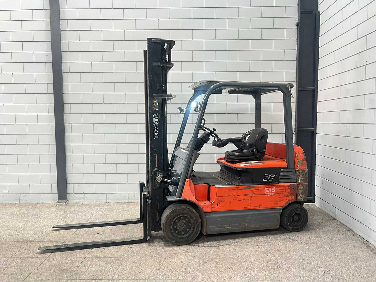 TOYOTA - 7FBMF35 - FORKLIFT - SIDE-SHIFT - FORK POSITIONER - رافعة شوكية: صورة 4 TOYOTA - 7FBMF35 - FORKLIFT - SIDE-SHIFT - FORK POSITIONER - رافعة شوكية: صورة 4