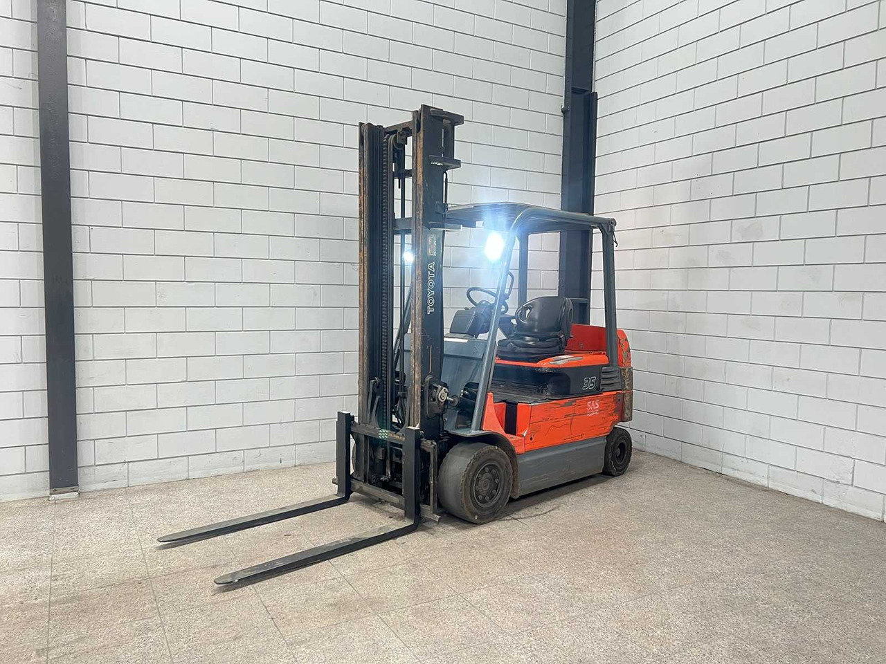 TOYOTA - 7FBMF35 - FORKLIFT - SIDE-SHIFT - FORK POSITIONER - رافعة شوكية: صورة 2 TOYOTA - 7FBMF35 - FORKLIFT - SIDE-SHIFT - FORK POSITIONER - رافعة شوكية: صورة 2