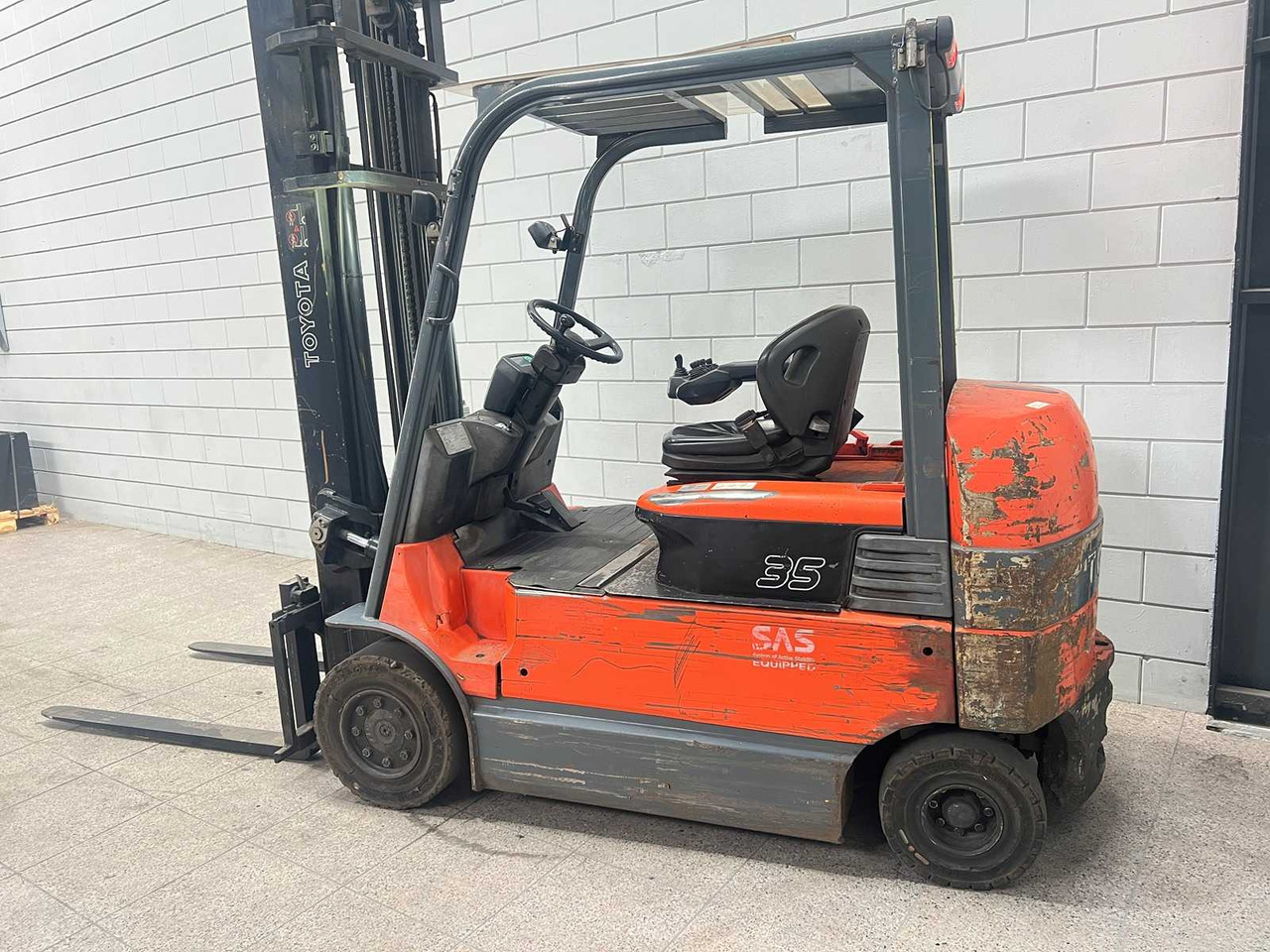TOYOTA - 7FBMF35 - FORKLIFT - SIDE-SHIFT - FORK POSITIONER - رافعة شوكية: صورة 5 TOYOTA - 7FBMF35 - FORKLIFT - SIDE-SHIFT - FORK POSITIONER - رافعة شوكية: صورة 5