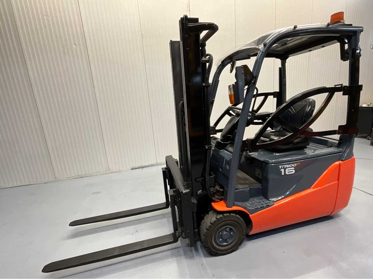 TOYOTA - 8FBE16T - FORKLIFT, FORK POSITIONER, SIDE-SHIFT, BLUESPOT, 2018 - رافعة شوكية: صورة 2 TOYOTA - 8FBE16T - FORKLIFT, FORK POSITIONER, SIDE-SHIFT, BLUESPOT, 2018 - رافعة شوكية: صورة 2