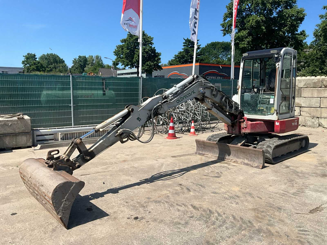 Takeuchi TB138FR - حفار صغير: صورة 1 Takeuchi TB138FR - حفار صغير: صورة 1
