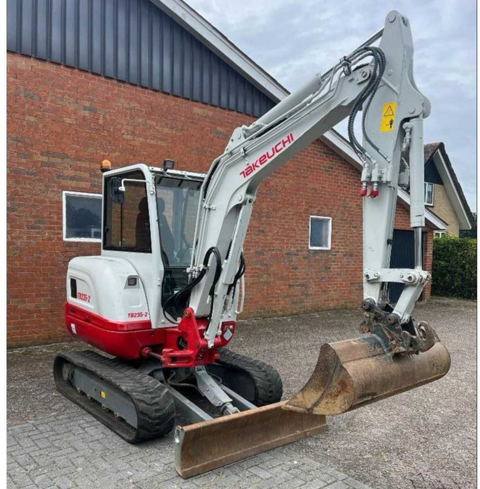 Takeuchi TB235-2 - حفار زاحف: صورة 1 Takeuchi TB235-2 - حفار زاحف: صورة 1