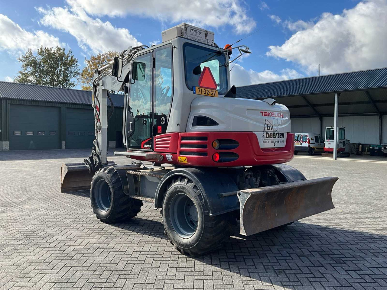Takeuchi TB295W - حفار ذو عجلات: صورة 4 Takeuchi TB295W - حفار ذو عجلات: صورة 4