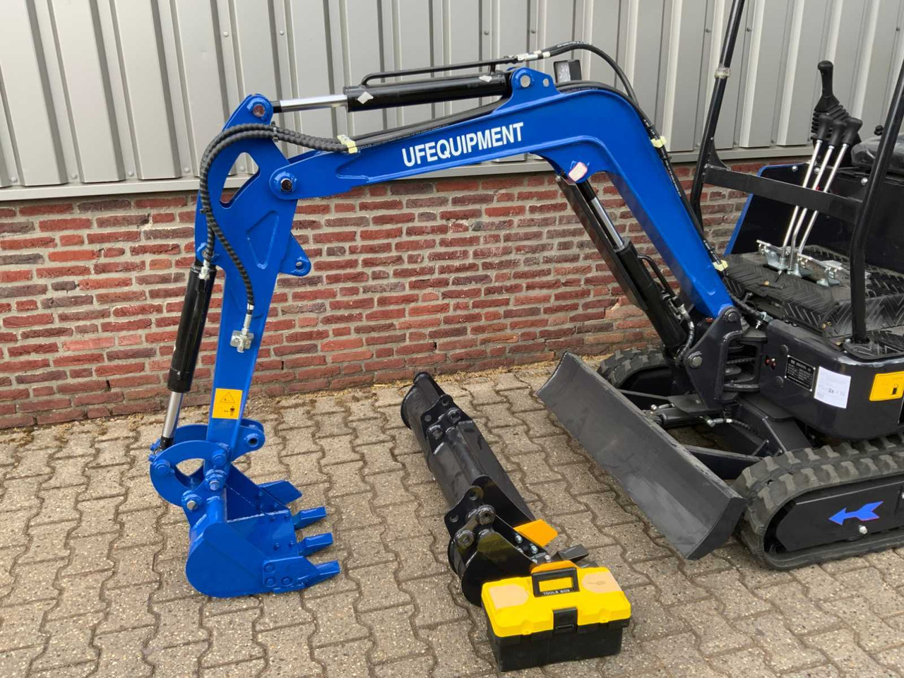 UF Equipment NM-E15 - حفار صغير: صورة 4 UF Equipment NM-E15 - حفار صغير: صورة 4