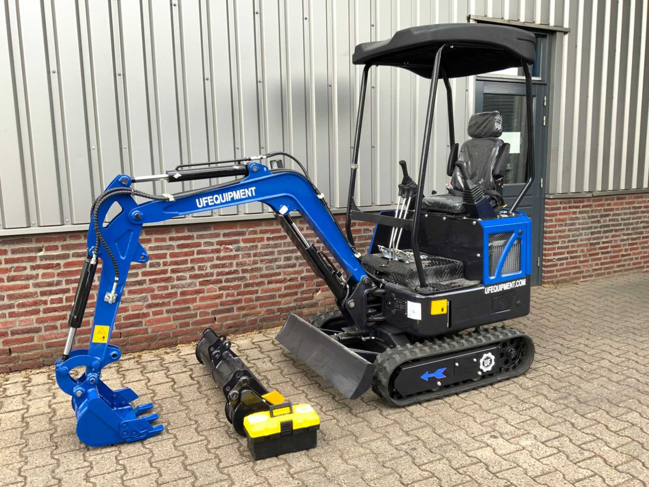 UF Equipment NM-E15 - حفار صغير: صورة 1 UF Equipment NM-E15 - حفار صغير: صورة 1