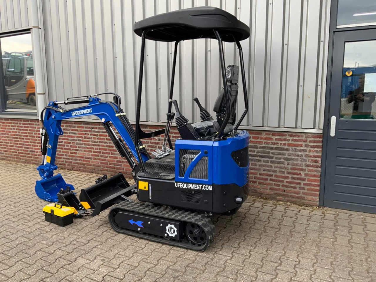 UF Equipment NM-E15 - حفار صغير: صورة 3 UF Equipment NM-E15 - حفار صغير: صورة 3