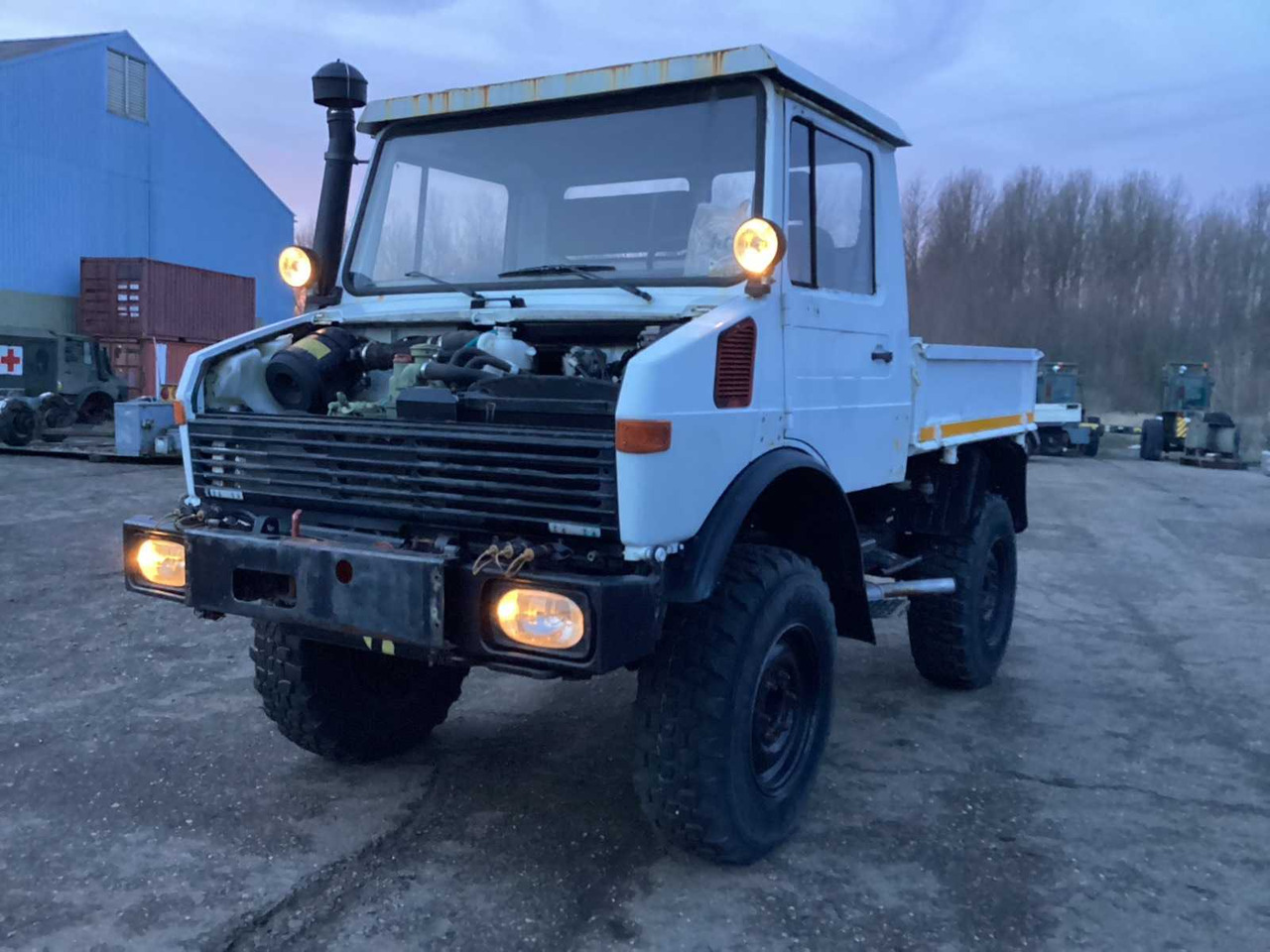 UNIMOG 424 TRUCK - شاحنة: صورة 1 UNIMOG 424 TRUCK - شاحنة: صورة 1