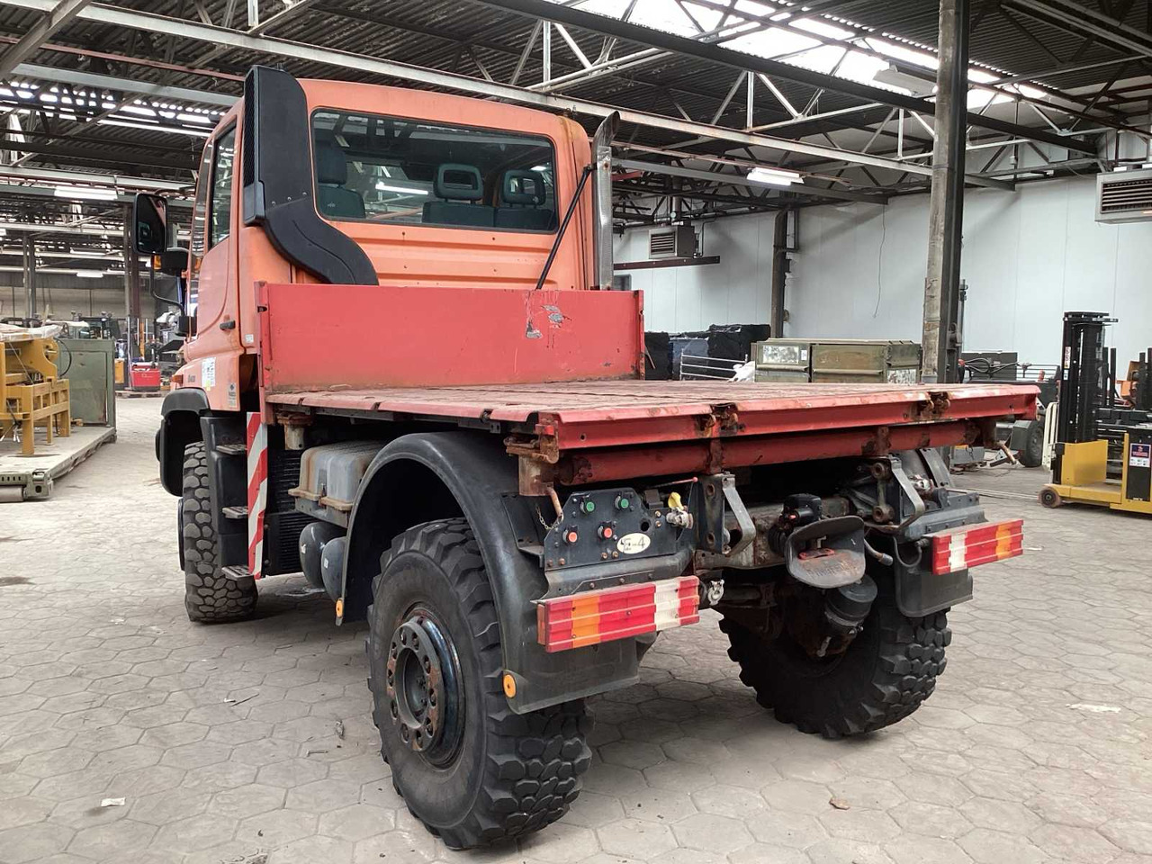 UNIMOG U 400 TRUCK - شاحنة: صورة 4 UNIMOG U 400 TRUCK - شاحنة: صورة 4