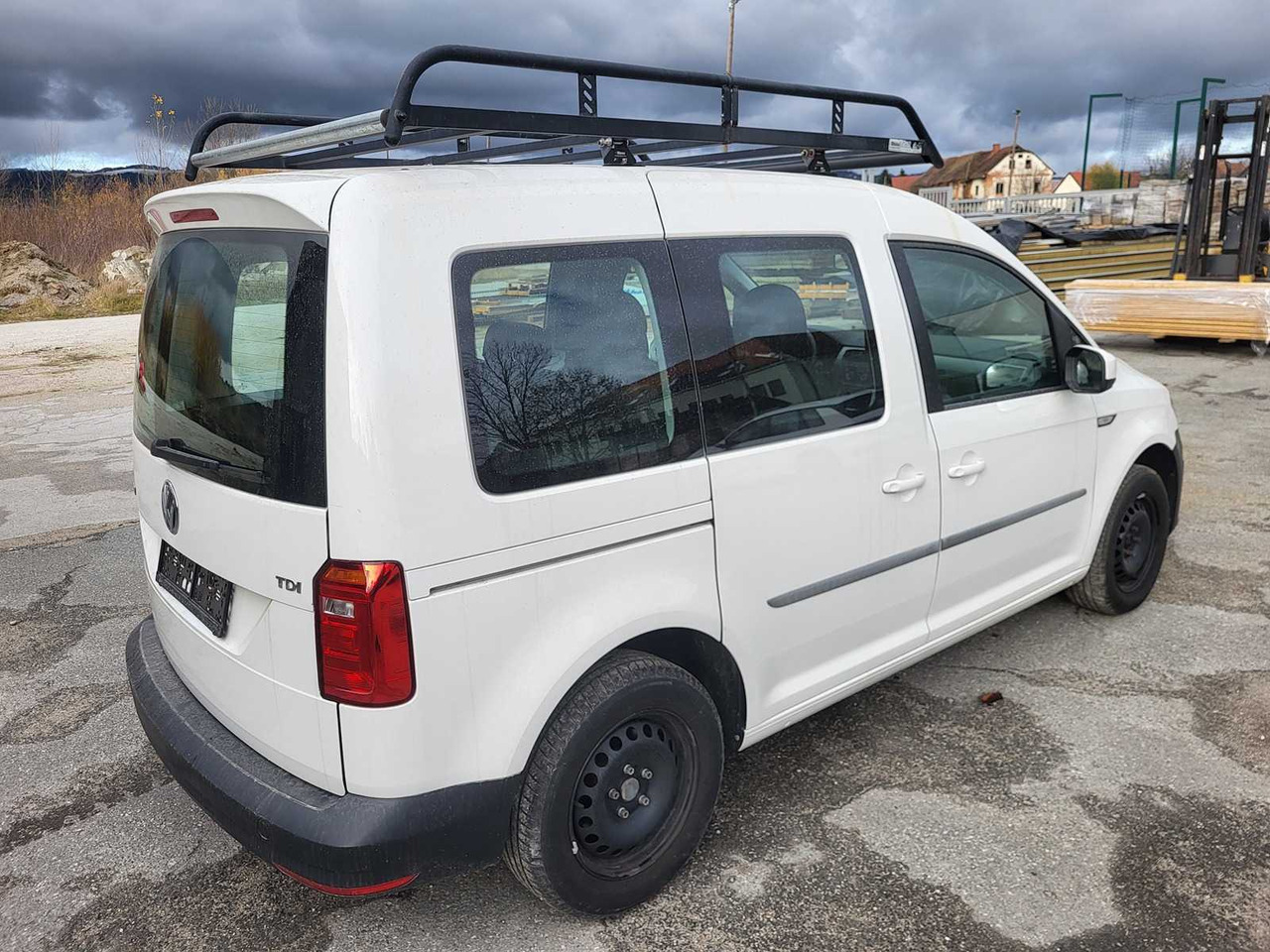 VW - 2018 - CADDY 2.0 TDI - VAN - شاحنة توصيل مغلقة: صورة 5 VW - 2018 - CADDY 2.0 TDI - VAN - شاحنة توصيل مغلقة: صورة 5