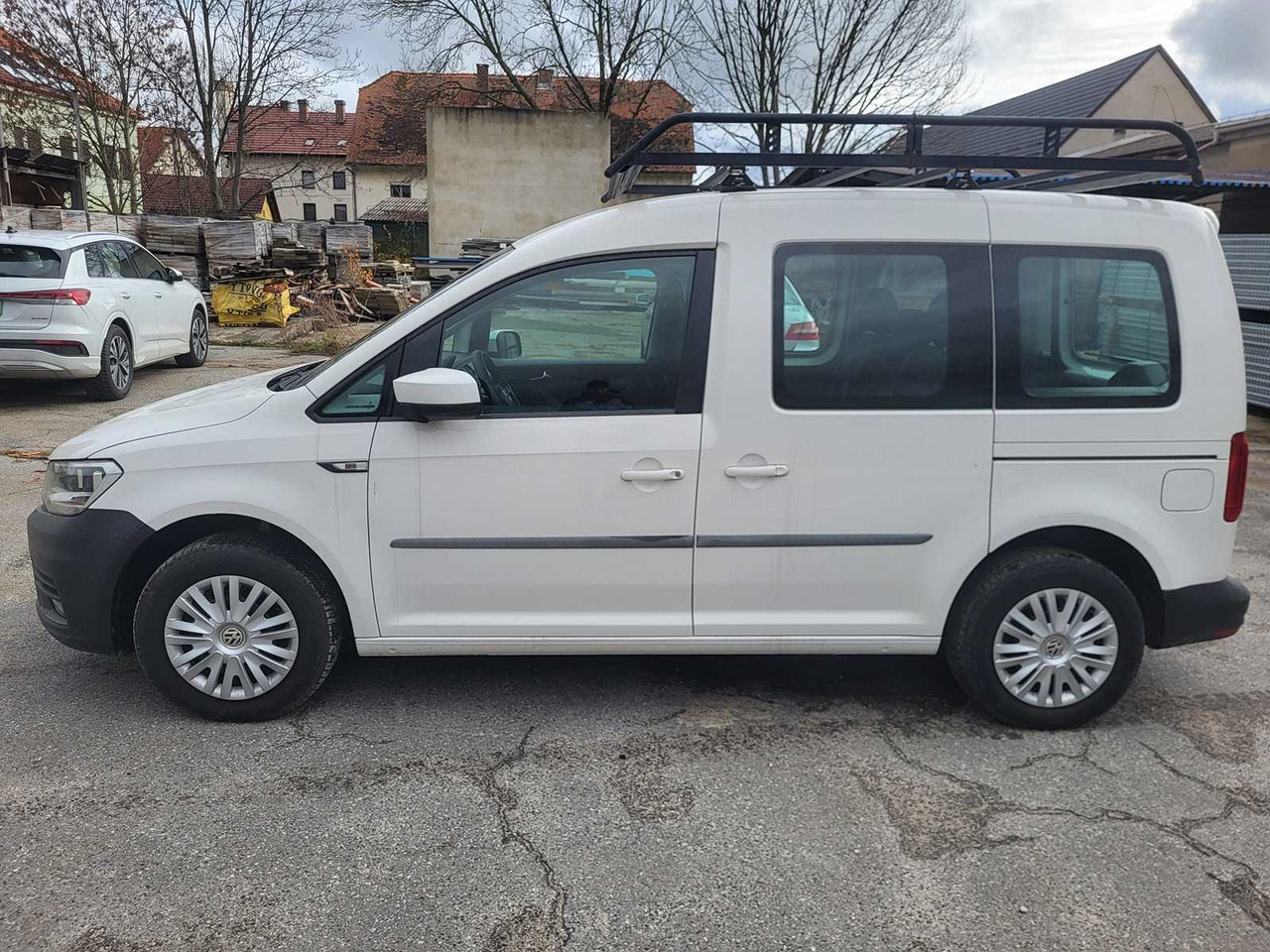 VW - 2018 - CADDY 2.0 TDI - VAN - شاحنة توصيل مغلقة: صورة 2 VW - 2018 - CADDY 2.0 TDI - VAN - شاحنة توصيل مغلقة: صورة 2