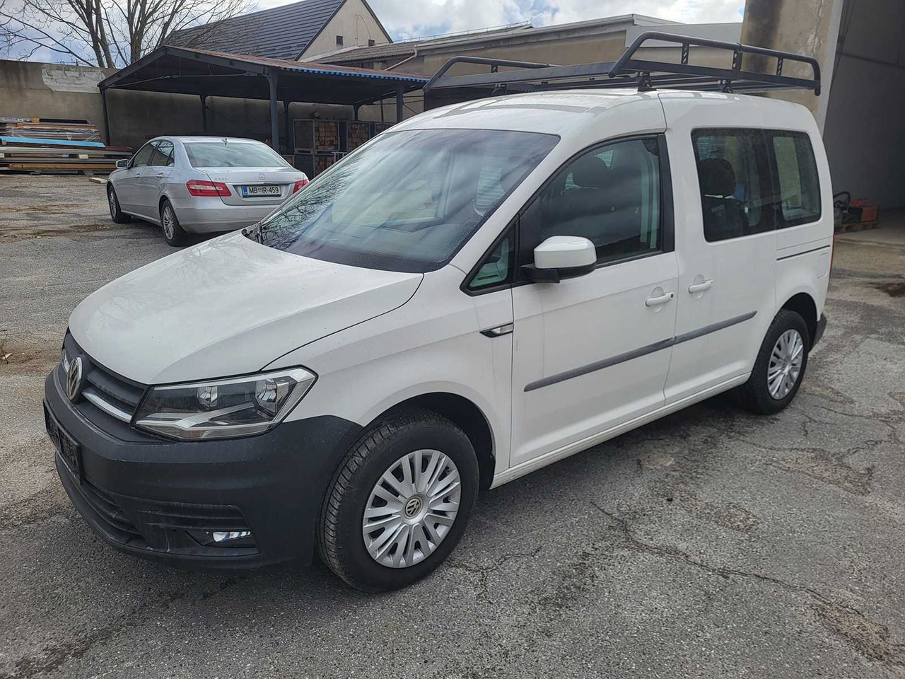 VW - 2018 - CADDY 2.0 TDI - VAN - شاحنة توصيل مغلقة: صورة 1 VW - 2018 - CADDY 2.0 TDI - VAN - شاحنة توصيل مغلقة: صورة 1