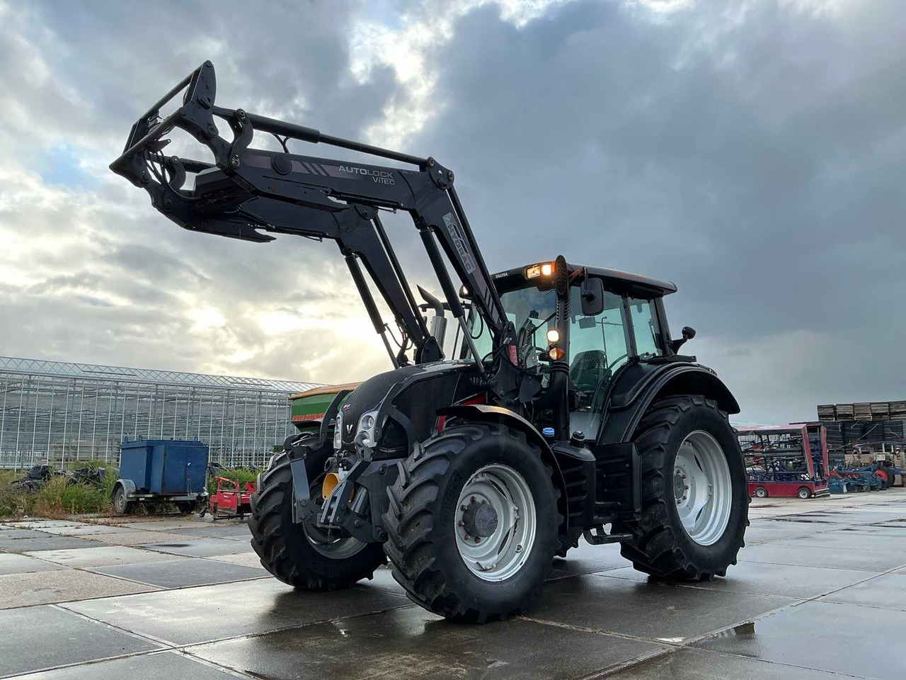 Valtra N123 unlimited - جرار: صورة 1 Valtra N123 unlimited - جرار: صورة 1