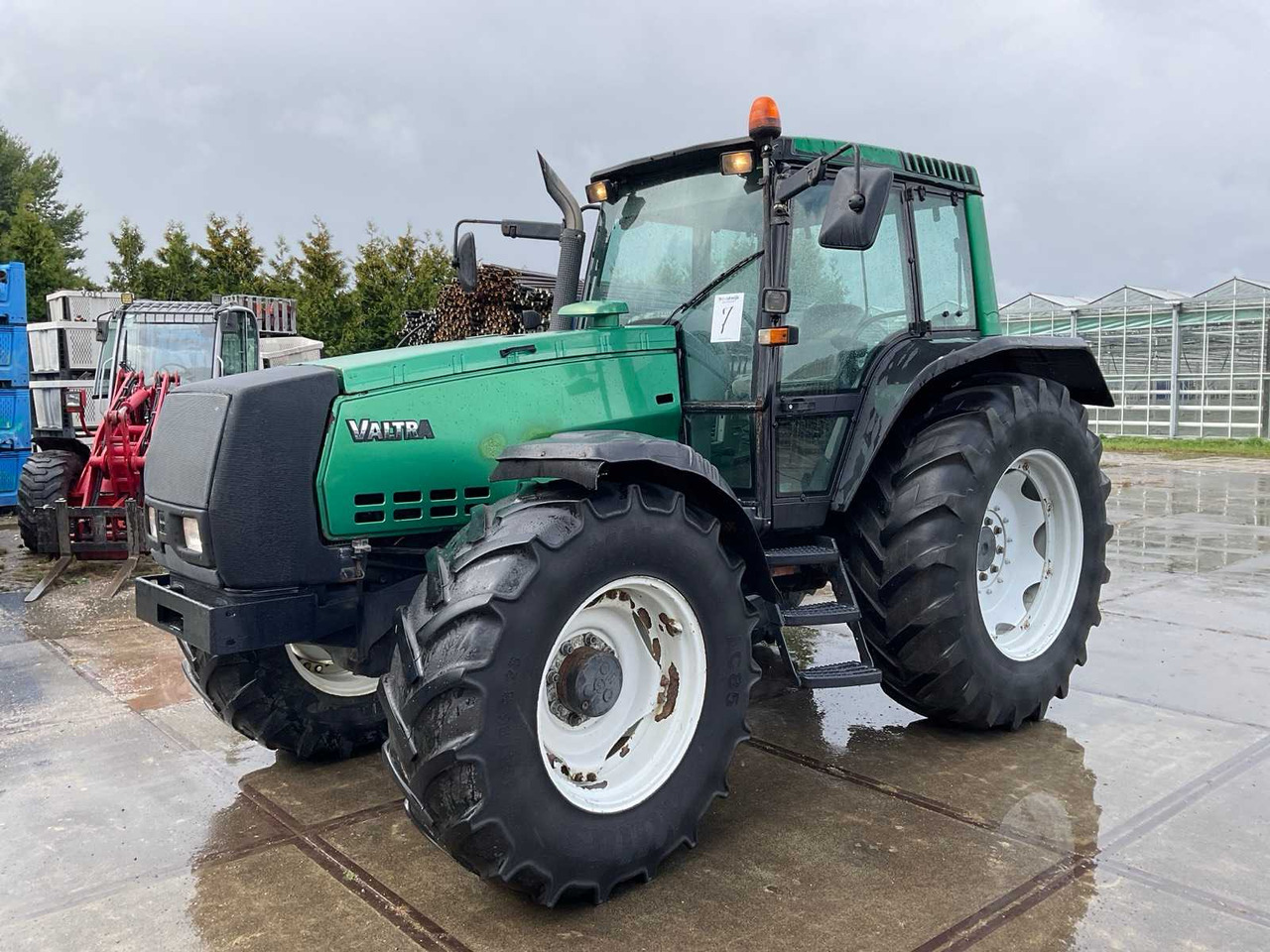 Valtra Valmet 8150 high tech - جرار: صورة 1 Valtra Valmet 8150 high tech - جرار: صورة 1