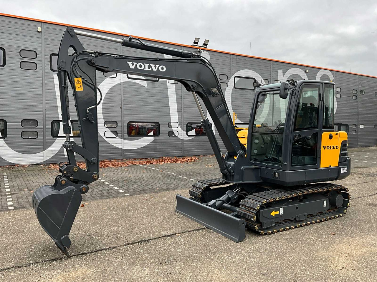 Volvo EC60C - حفار زاحف: صورة 1 Volvo EC60C - حفار زاحف: صورة 1