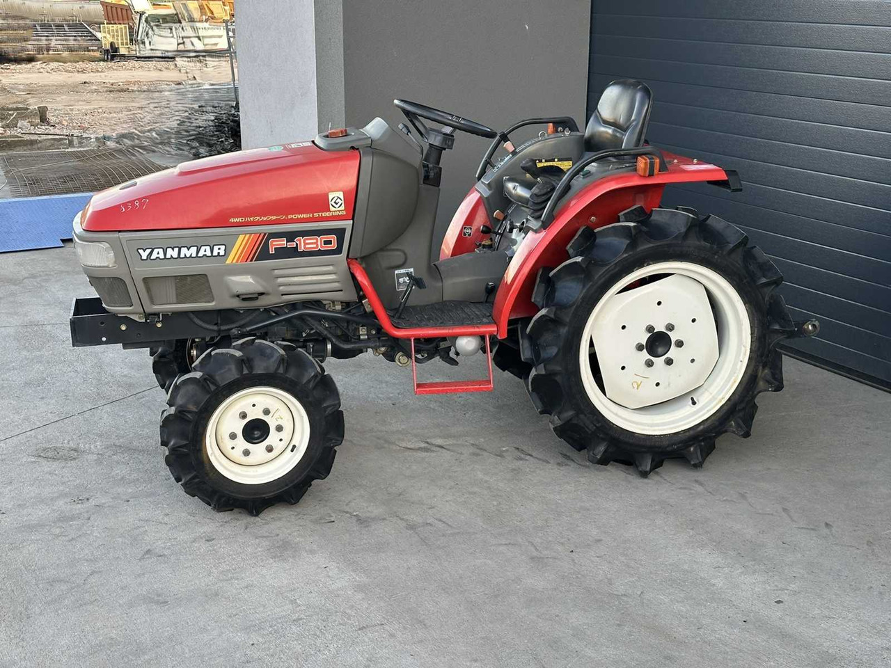 YANMAR - F-180 - 4-WHEEL DRIVE TRACTOR - جرار: صورة 2 YANMAR - F-180 - 4-WHEEL DRIVE TRACTOR - جرار: صورة 2