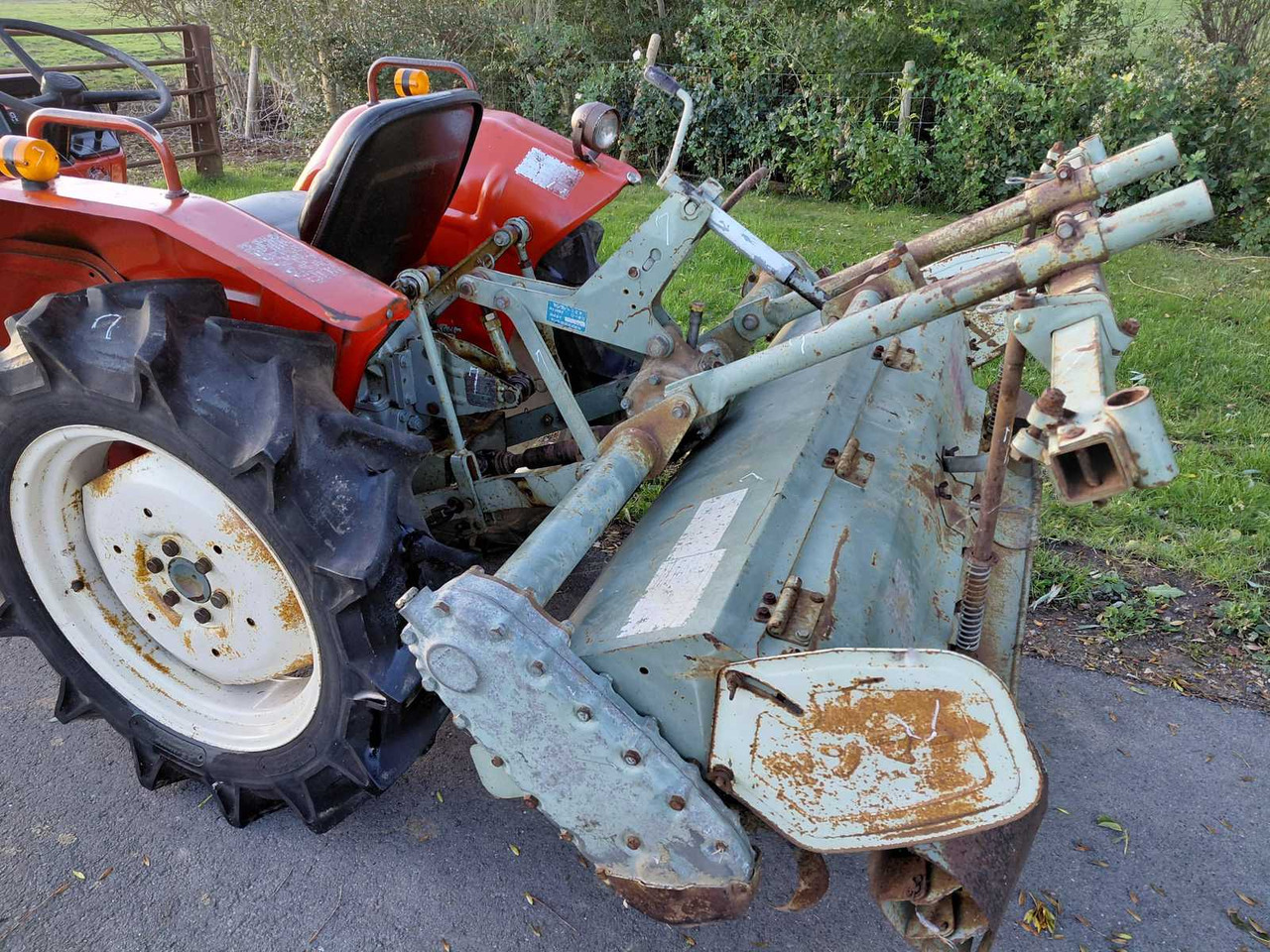 Yanmar YM2010 - جرار صغير: صورة 5 Yanmar YM2010 - جرار صغير: صورة 5