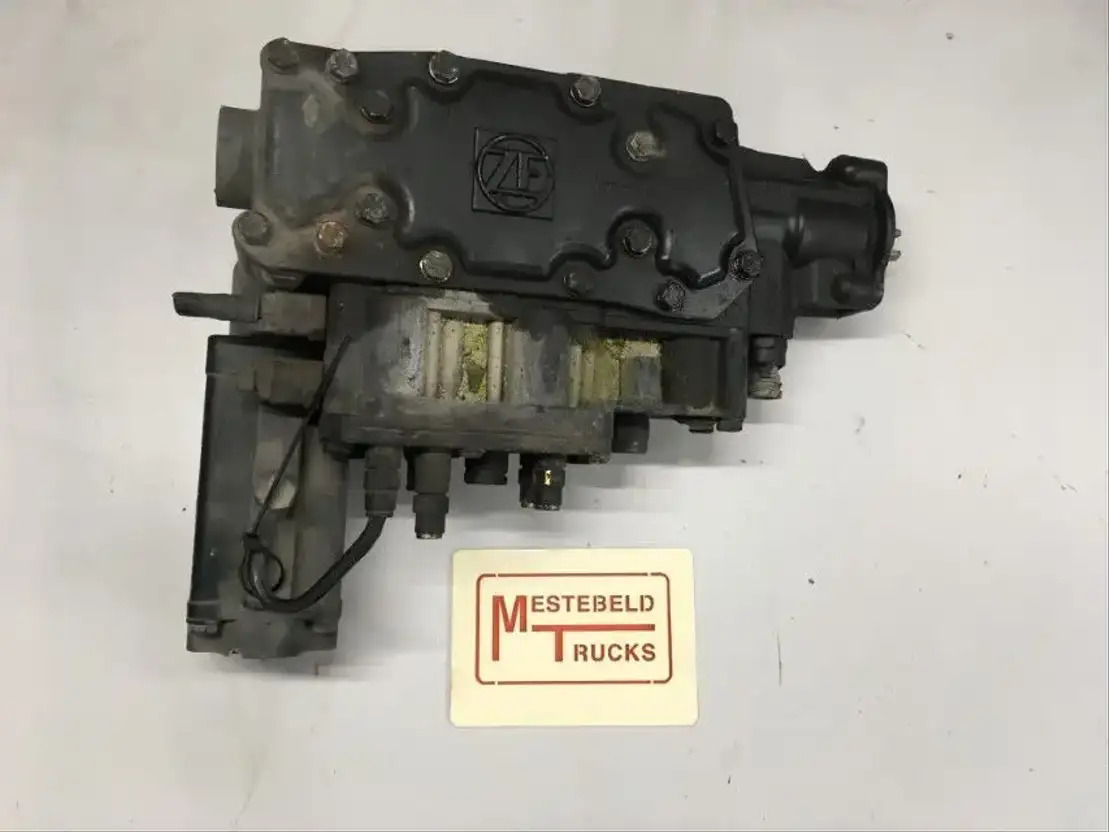 MAN H ydraulisch schakeldeksel - علبة التروس و قطع الغيار - شاحنة: صورة 1 MAN H ydraulisch schakeldeksel - علبة التروس و قطع الغيار - شاحنة: صورة 1