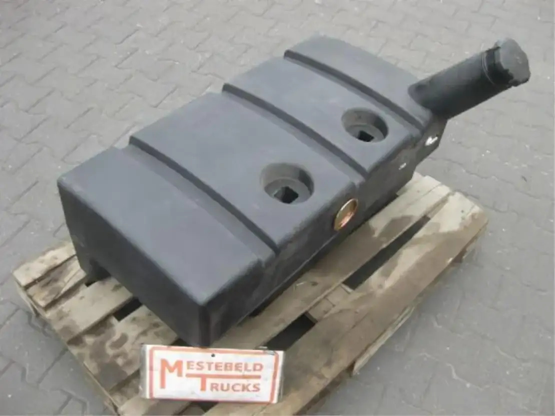 Mercedes-Benz Tank - خزان الوقود - شاحنة: صورة 1 Mercedes-Benz Tank - خزان الوقود - شاحنة: صورة 1