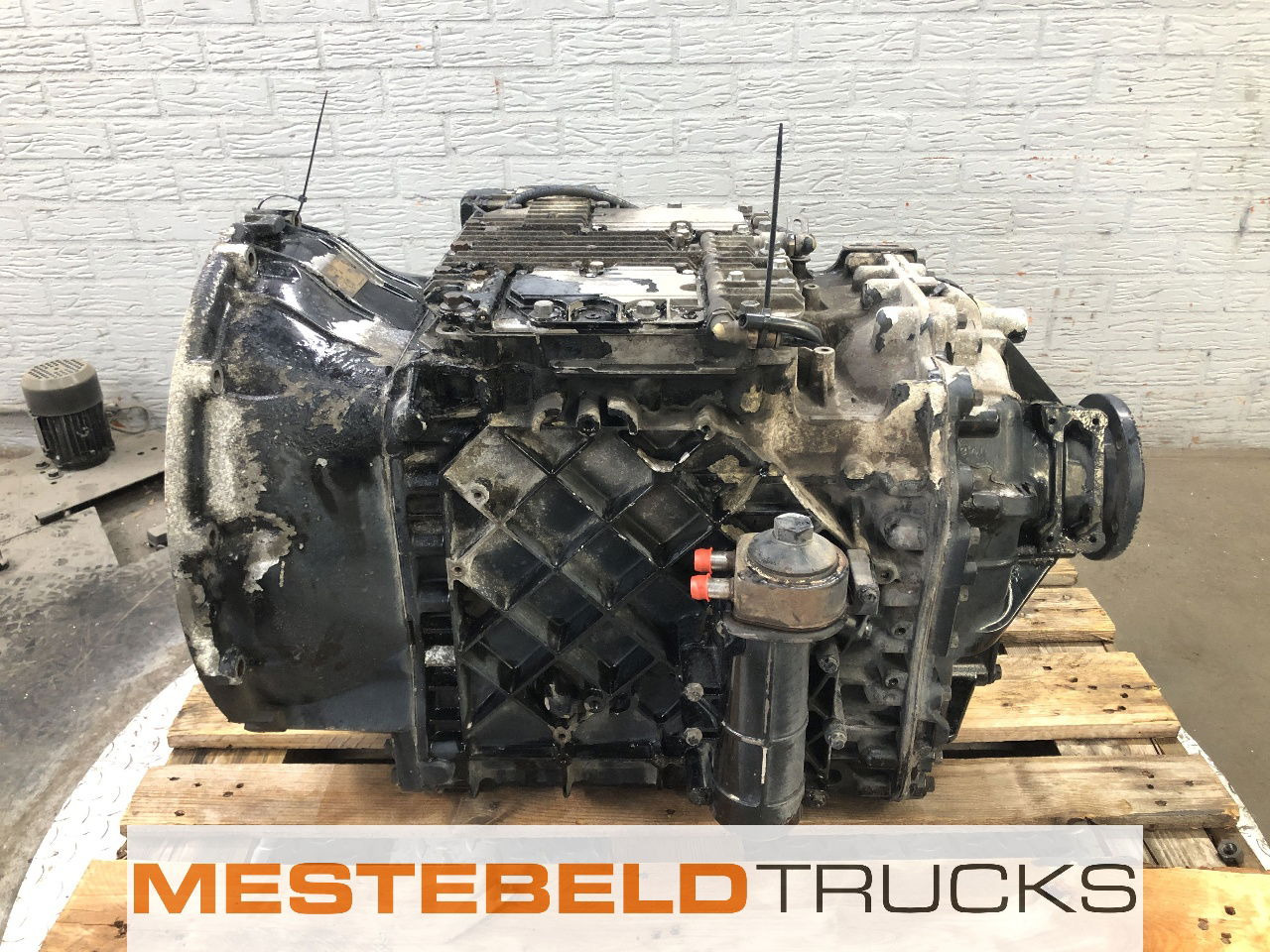 Volvo Versnellingbak AT 2412 C - علبة التروس و قطع الغيار - شاحنة: صورة 1 Volvo Versnellingbak AT 2412 C - علبة التروس و قطع الغيار - شاحنة: صورة 1