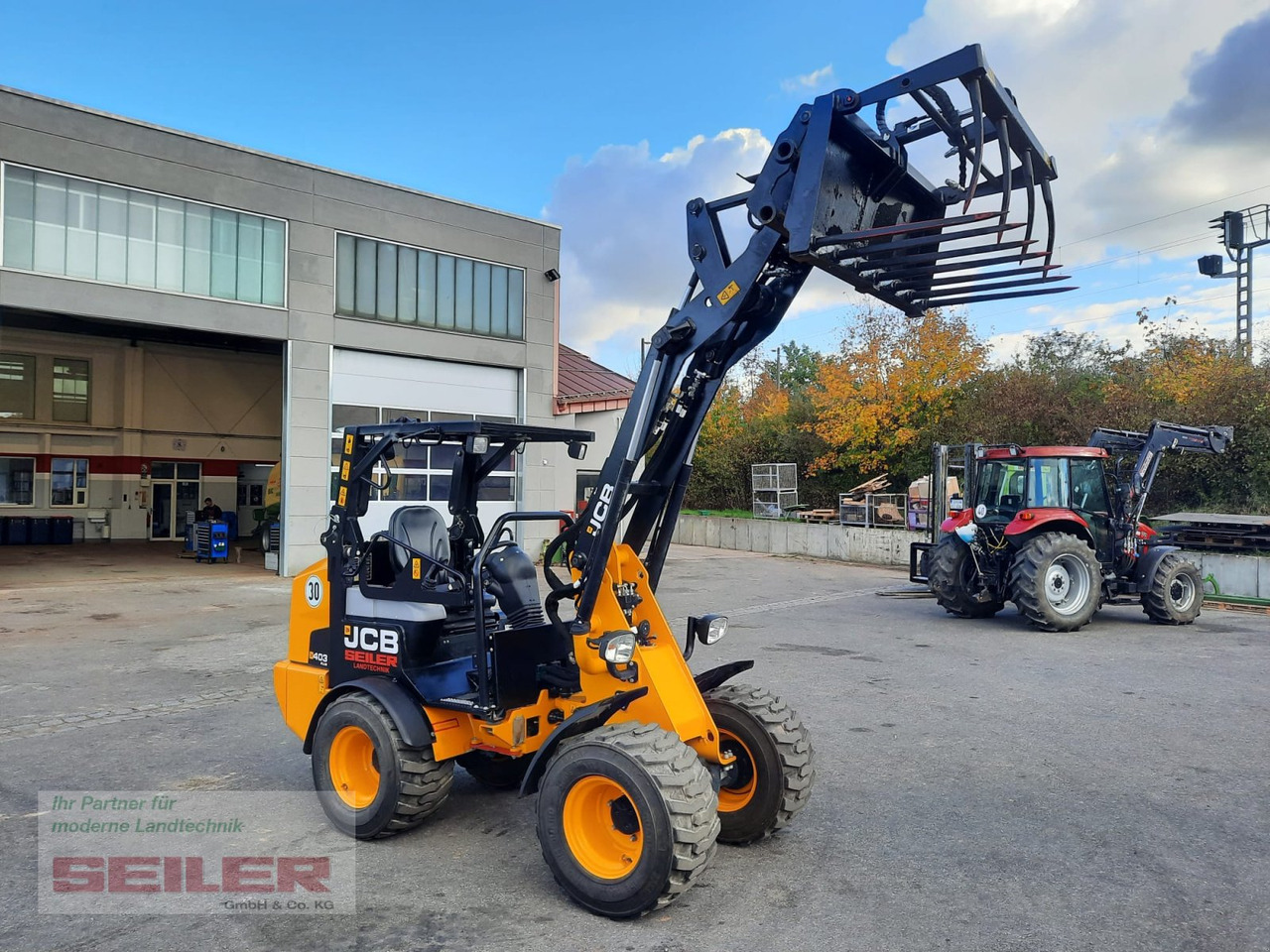 JCB 403 Agri PLUS - لودر مفصلي صغير: صورة 1 JCB 403 Agri PLUS - لودر مفصلي صغير: صورة 1