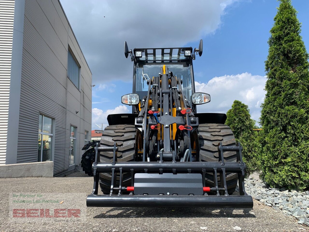 JCB 403 Agri Plus - لودر مفصلي صغير: صورة 3 JCB 403 Agri Plus - لودر مفصلي صغير: صورة 3