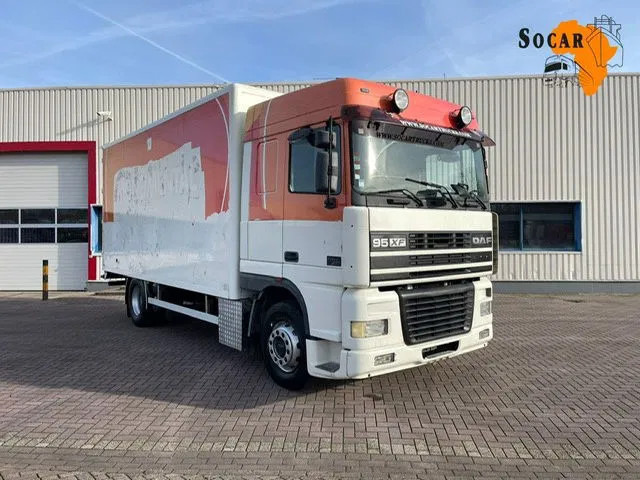 DAF XF 95.380 Euro 2 Manual-Gear - شاحنة صندوقية: صورة 1 DAF XF 95.380 Euro 2 Manual-Gear - شاحنة صندوقية: صورة 1