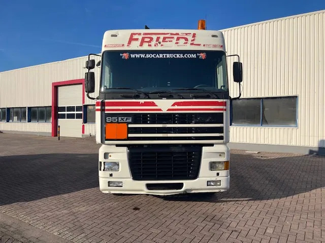 DAF XF 95.430 Manual-Gear Euro 3 - رأس تريلا: صورة 2 DAF XF 95.430 Manual-Gear Euro 3 - رأس تريلا: صورة 2