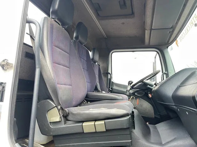 شاحنة بهيكل معدني للمقصورة Mercedes-Benz Atego 2628 6x4 Manual gear Full steel suspension: صورة 17