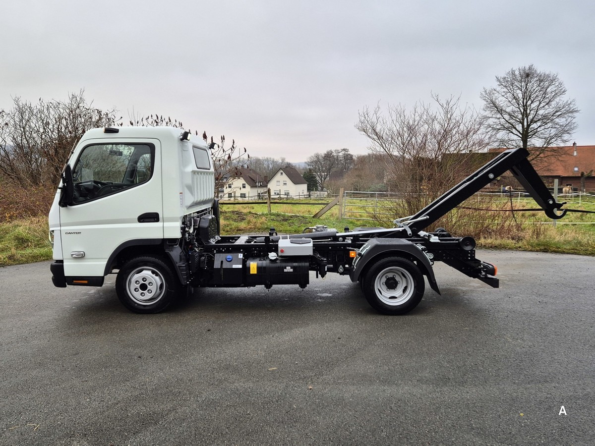 FUSO 3C15 Duonic Aut.City Abrollkipper AHK 3.5T - شاحنة برافعة خطافية: صورة 3 FUSO 3C15 Duonic Aut.City Abrollkipper AHK 3.5T - شاحنة برافعة خطافية: صورة 3