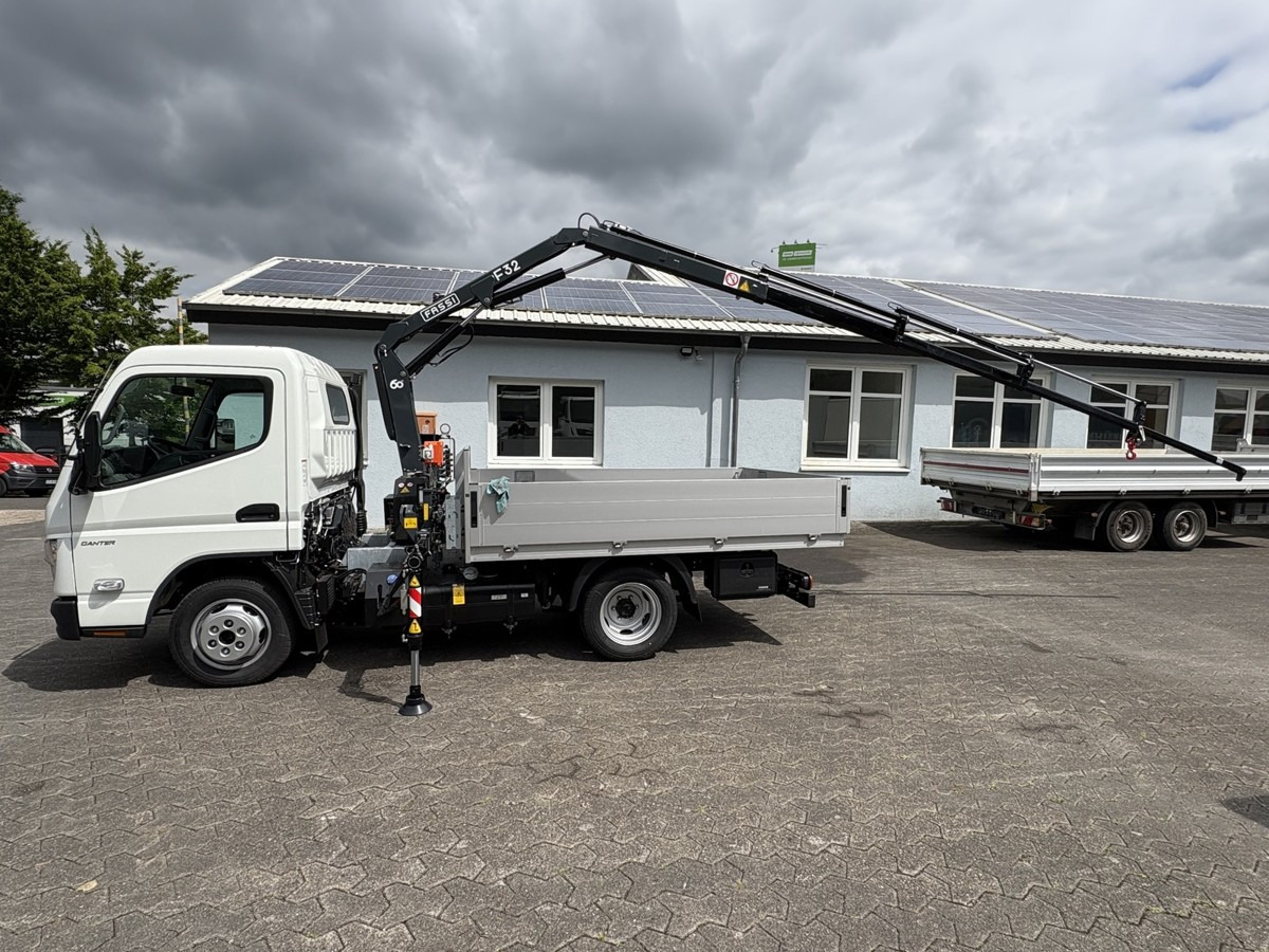 FUSO 3S15 Alu Pritsche 2.80m Ladekran Funk! sofort ve - شاحنة كرين: صورة 4 FUSO 3S15 Alu Pritsche 2.80m Ladekran Funk! sofort ve - شاحنة كرين: صورة 4