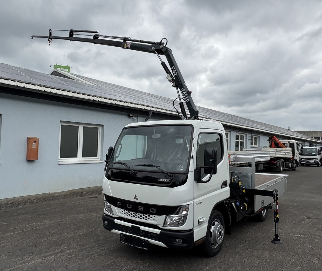 FUSO 3S15 Alu Pritsche 2.80m Ladekran Funk! sofort ve - شاحنة كرين: صورة 1 FUSO 3S15 Alu Pritsche 2.80m Ladekran Funk! sofort ve - شاحنة كرين: صورة 1