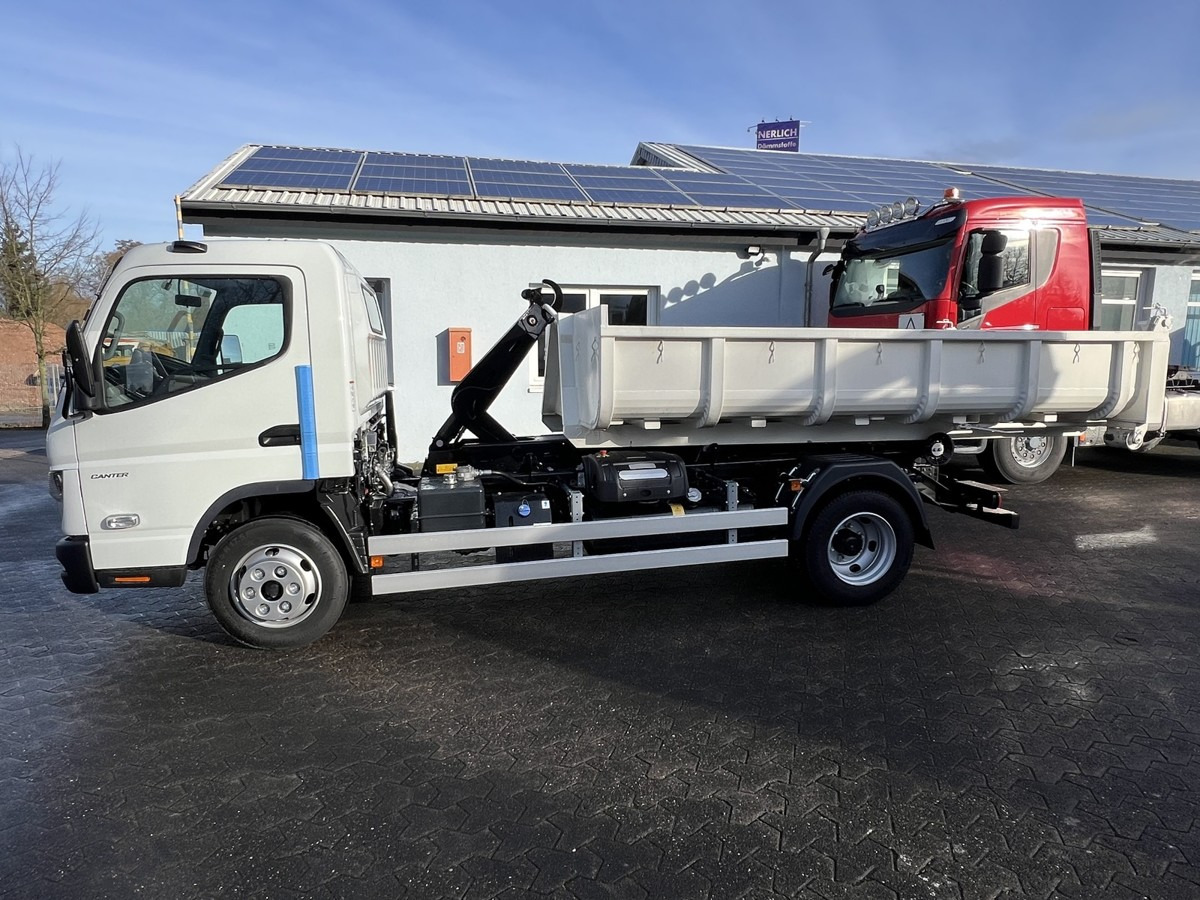 FUSO Canter FUSO 7C18 City Abrollkipper Miete - شاحنة برافعة خطافية: صورة 2 FUSO Canter FUSO 7C18 City Abrollkipper Miete - شاحنة برافعة خطافية: صورة 2