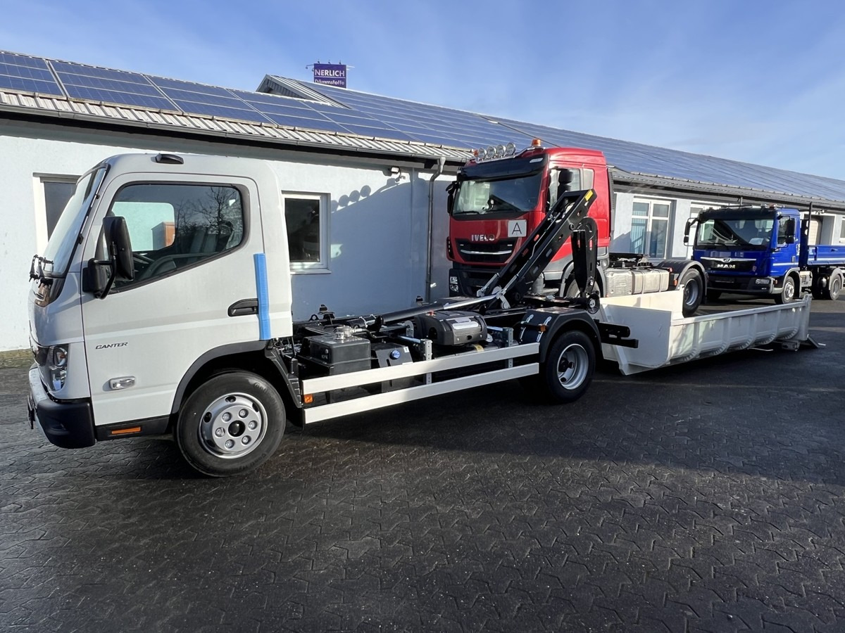 FUSO Canter FUSO 7C18 City Abrollkipper Miete - شاحنة برافعة خطافية: صورة 3 FUSO Canter FUSO 7C18 City Abrollkipper Miete - شاحنة برافعة خطافية: صورة 3