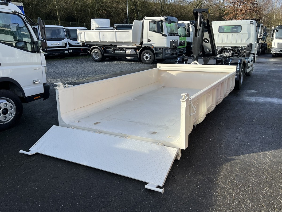 FUSO Canter FUSO 7C18 City Abrollkipper - شاحنة برافعة خطافية: صورة 4 FUSO Canter FUSO 7C18 City Abrollkipper - شاحنة برافعة خطافية: صورة 4