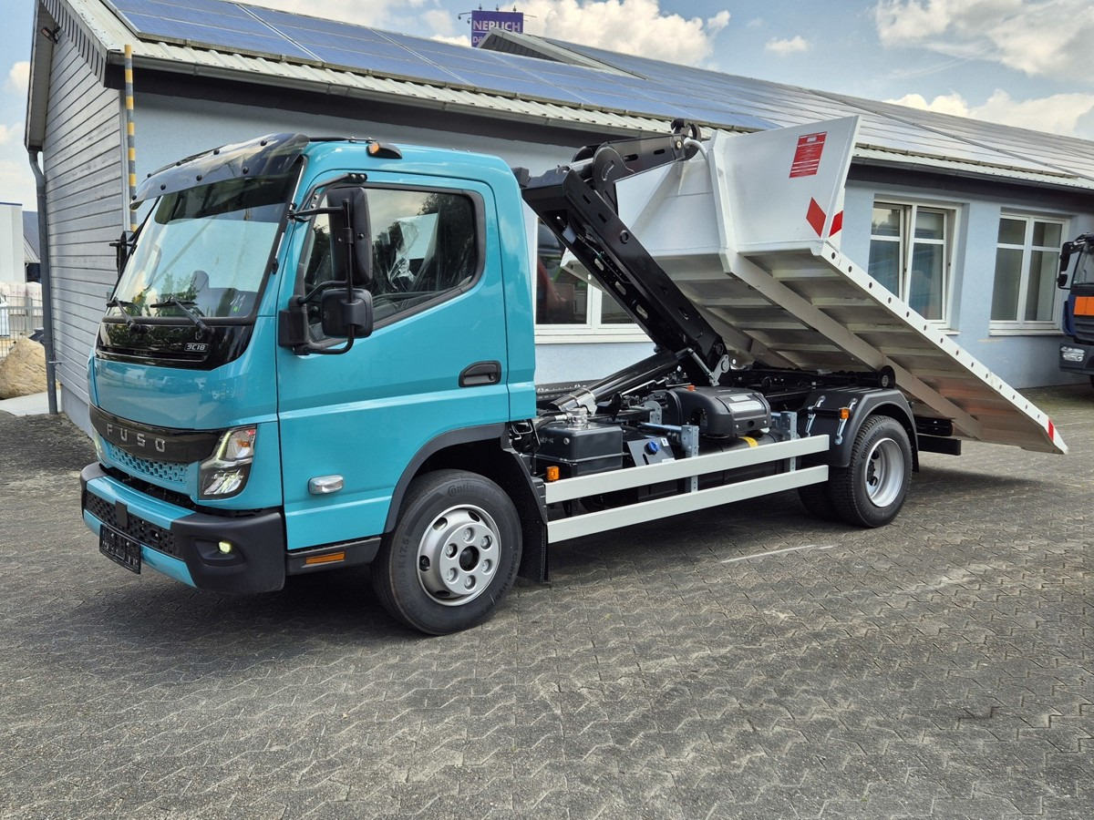 FUSO Canter FUSO 9C18 City Abrollkipper Krokbil Color - شاحنة برافعة خطافية, شاحنة كرين: صورة 1 FUSO Canter FUSO 9C18 City Abrollkipper Krokbil Color - شاحنة برافعة خطافية, شاحنة كرين: صورة 1