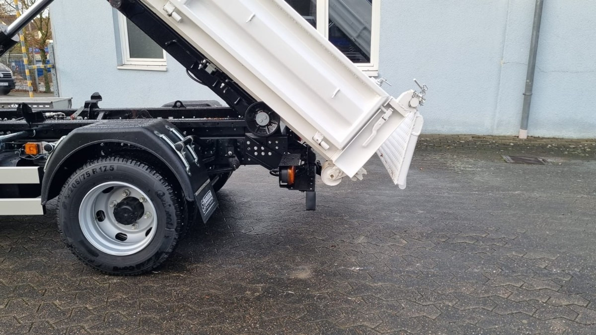 FUSO FUSO 9C18 40km/h City Abrollkipper WLF Swiss CH - شاحنة برافعة خطافية: صورة 4 FUSO FUSO 9C18 40km/h City Abrollkipper WLF Swiss CH - شاحنة برافعة خطافية: صورة 4