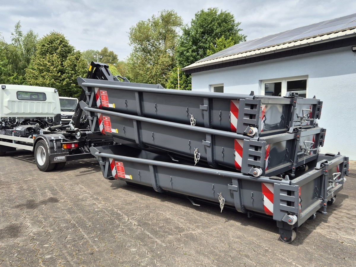 FUSO FUSO 9C18 40km/h City Abrollkipper WLF Swiss CH - شاحنة برافعة خطافية: صورة 2 FUSO FUSO 9C18 40km/h City Abrollkipper WLF Swiss CH - شاحنة برافعة خطافية: صورة 2