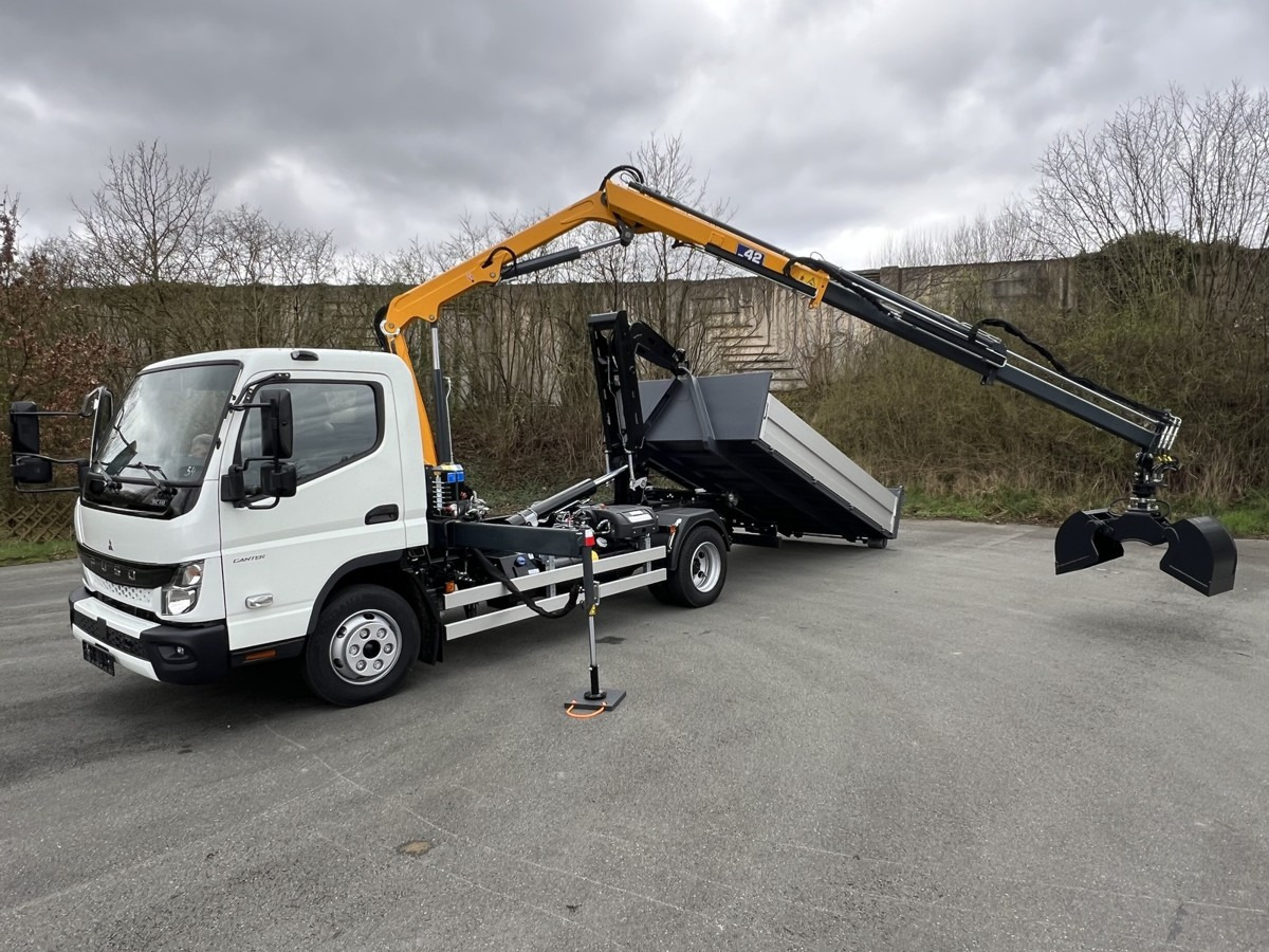 FUSO FUSO 9C18 City Abrollkipper + Ladekran m.Greifer - شاحنة برافعة خطافية, شاحنة كرين: صورة 1 FUSO FUSO 9C18 City Abrollkipper + Ladekran m.Greifer - شاحنة برافعة خطافية, شاحنة كرين: صورة 1
