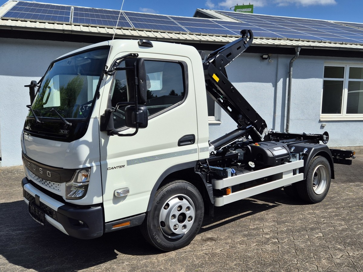 FUSO Fuso Canter 7C18 City Abrollkipper AHK Hooklift - شاحنة برافعة خطافية: صورة 1 FUSO Fuso Canter 7C18 City Abrollkipper AHK Hooklift - شاحنة برافعة خطافية: صورة 1