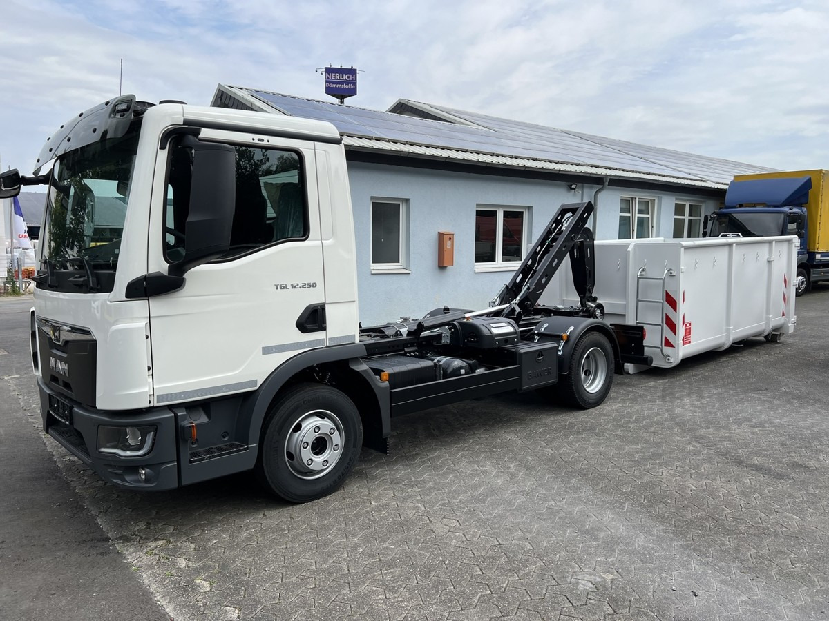 MAN TGL 12.250 BL NEU City Abrollkipper Tipmatik - شاحنة برافعة خطافية: صورة 1 MAN TGL 12.250 BL NEU City Abrollkipper Tipmatik - شاحنة برافعة خطافية: صورة 1