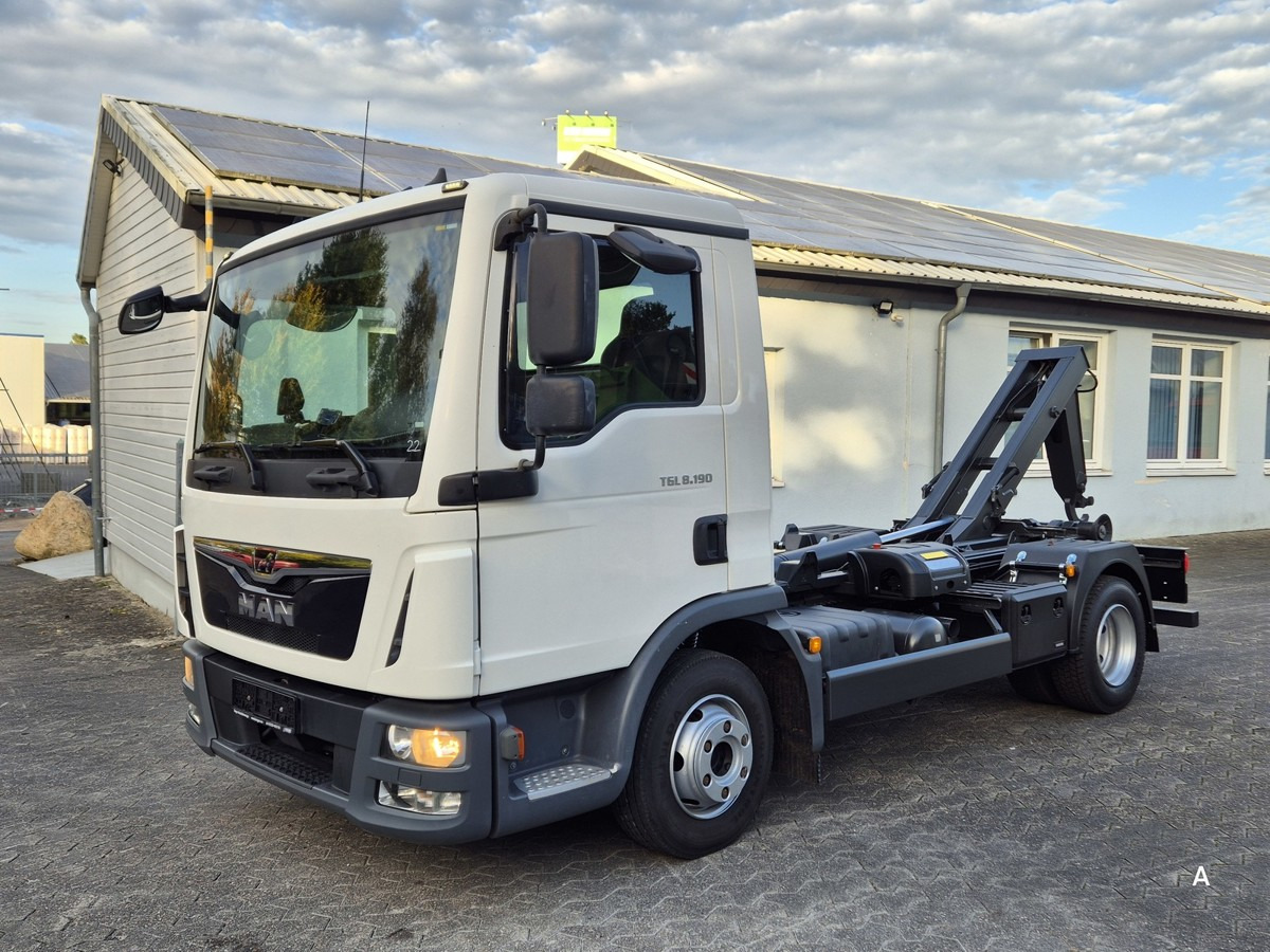 MAN TGL 8.190 BL City Abrollkipper Aut., 2 x AHK sof - شاحنة برافعة خطافية: صورة 2 MAN TGL 8.190 BL City Abrollkipper Aut., 2 x AHK sof - شاحنة برافعة خطافية: صورة 2