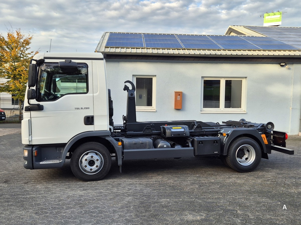 MAN TGL 8.190 BL City Abrollkipper Aut., 2 x AHK sof - شاحنة برافعة خطافية: صورة 3 MAN TGL 8.190 BL City Abrollkipper Aut., 2 x AHK sof - شاحنة برافعة خطافية: صورة 3