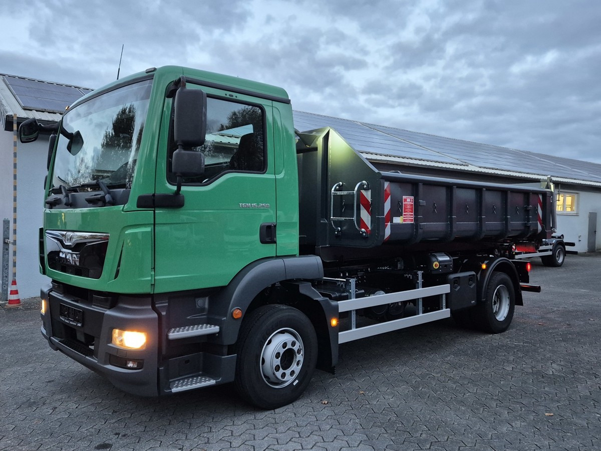 MAN TGM 15.250 Abrollkipper Multi Haken 900-1570mm - شاحنة برافعة خطافية: صورة 1 MAN TGM 15.250 Abrollkipper Multi Haken 900-1570mm - شاحنة برافعة خطافية: صورة 1
