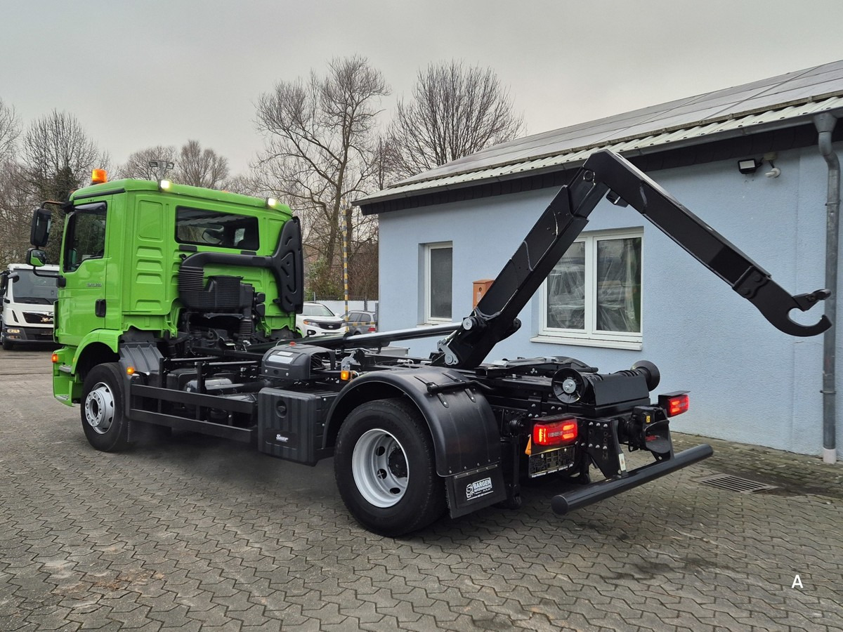 MAN TGM 15.290 BL Aut. Abrollkipper AHK - شاحنة برافعة خطافية: صورة 2 MAN TGM 15.290 BL Aut. Abrollkipper AHK - شاحنة برافعة خطافية: صورة 2
