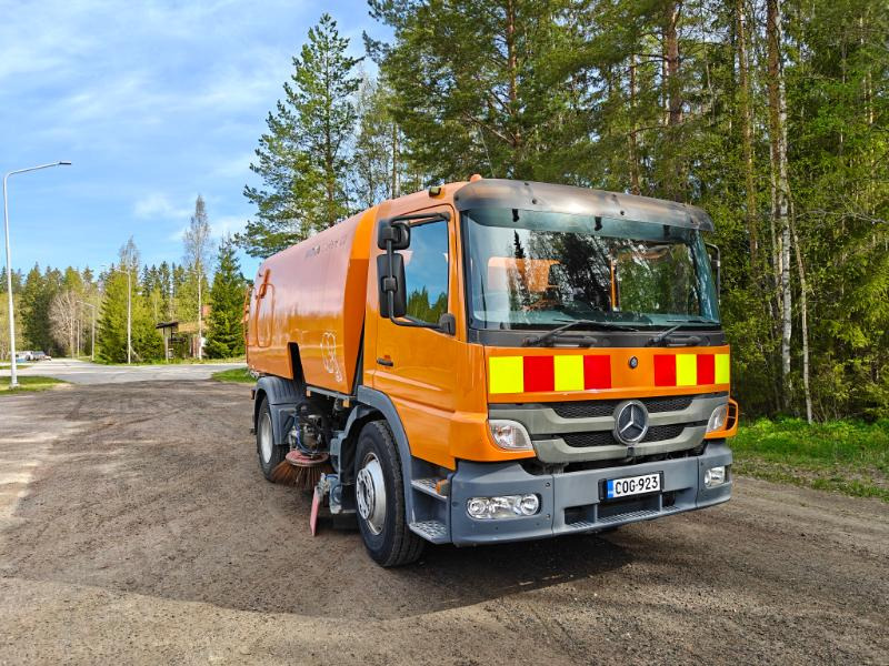 Bucher Cityfant 60 MB Atego - سياره كنس شوارع: صورة 3 Bucher Cityfant 60 MB Atego - سياره كنس شوارع: صورة 3