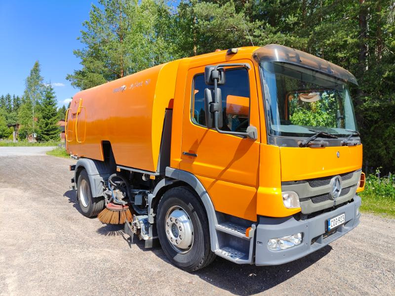 Bucher Cityfant 60 MB Atego - سياره كنس شوارع: صورة 1 Bucher Cityfant 60 MB Atego - سياره كنس شوارع: صورة 1