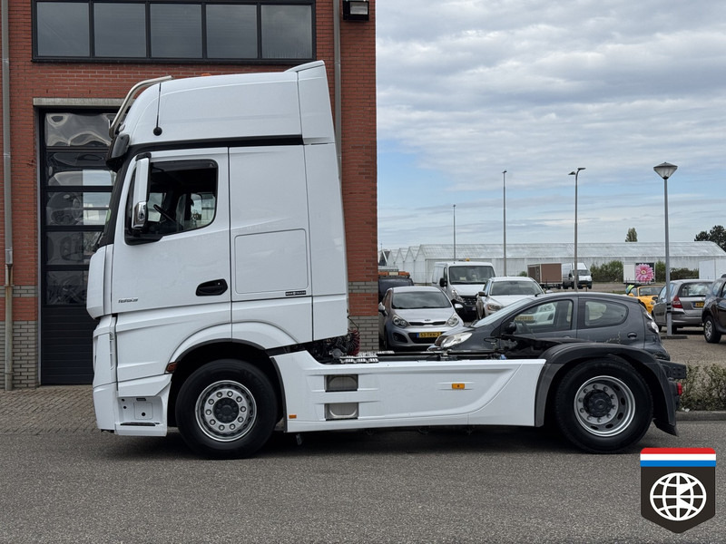 Mercedes-Benz ACTROS 1853 Giga Space - Full spoiler - night A/C - LOW KM - مقطورة السحب: صورة 3 Mercedes-Benz ACTROS 1853 Giga Space - Full spoiler - night A/C - LOW KM - مقطورة السحب: صورة 3