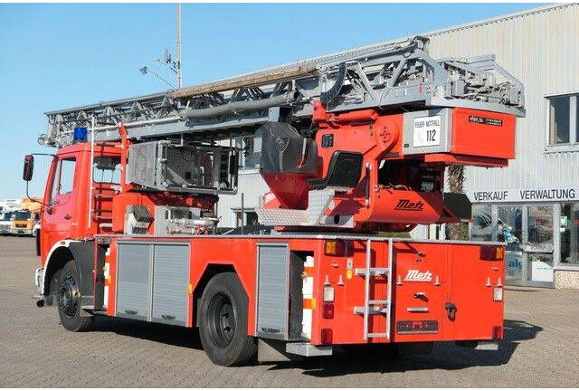 Mercedes-Benz 1422 F 4x2, Drehleiter DLK 23-12, Metz, 30m - شاحنة حريق: صورة 4 Mercedes-Benz 1422 F 4x2, Drehleiter DLK 23-12, Metz, 30m - شاحنة حريق: صورة 4