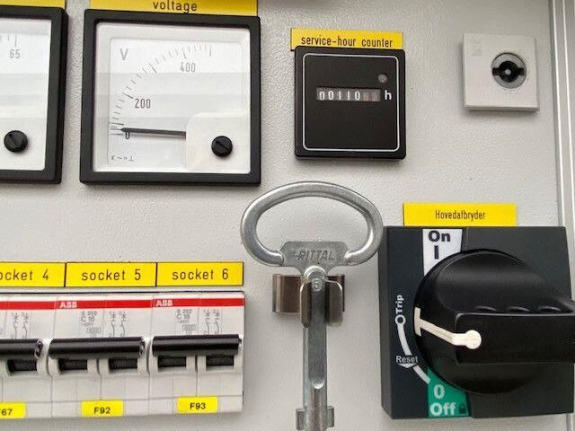 شاحنة حريق Mercedes-Benz 1833 Axor 4x4, Kran Palfinger, Rosenbauer, AHK: صورة 18